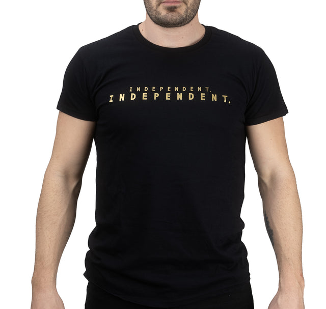 T-shirt nera con scritta INDEPENDENT